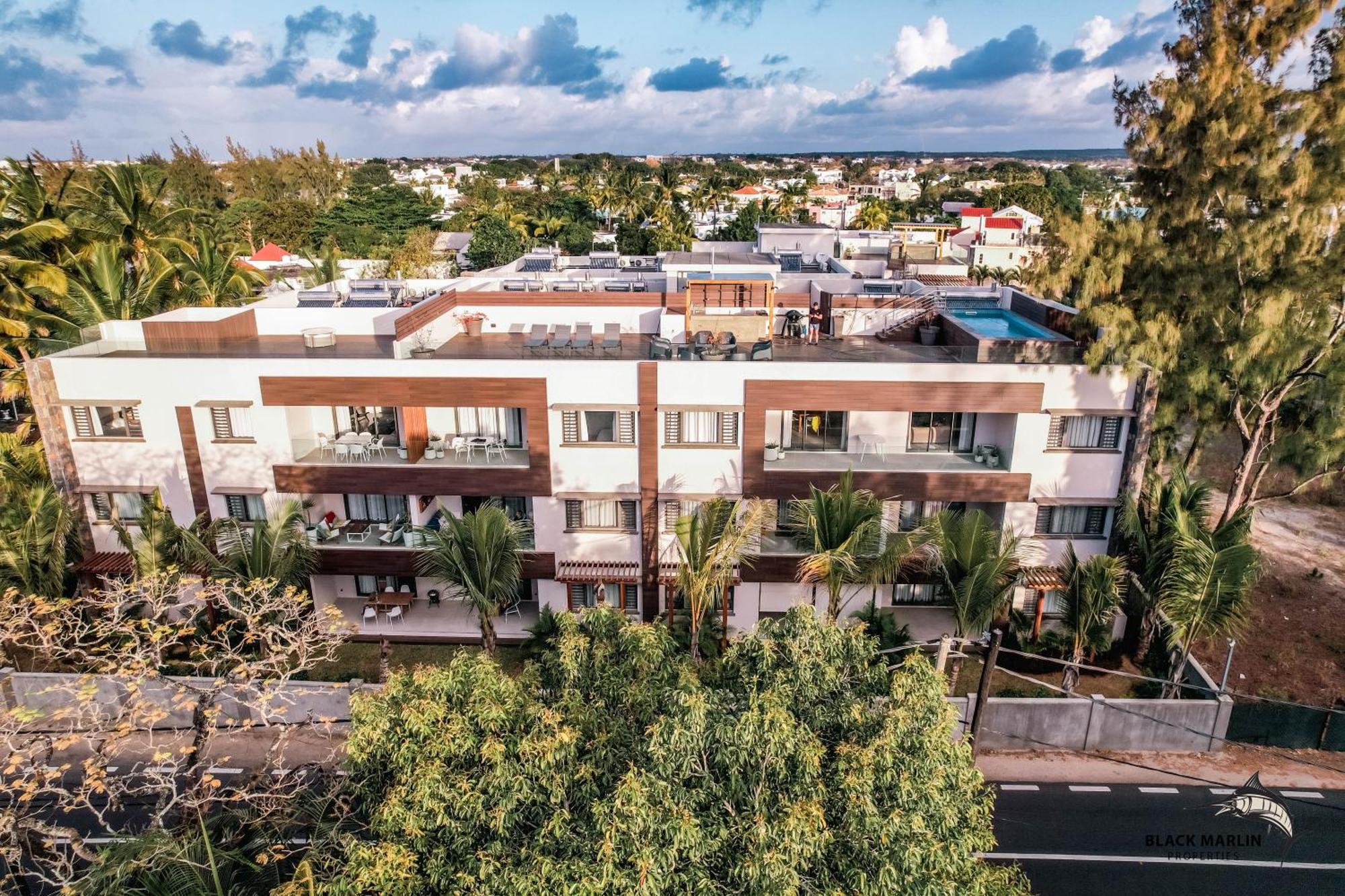 Black Marlin Apartments Pereybere Beach Exterior photo